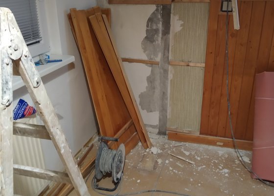 Rekonstrukce podlah a stěn (kuchyň,předsíň, pokoj)