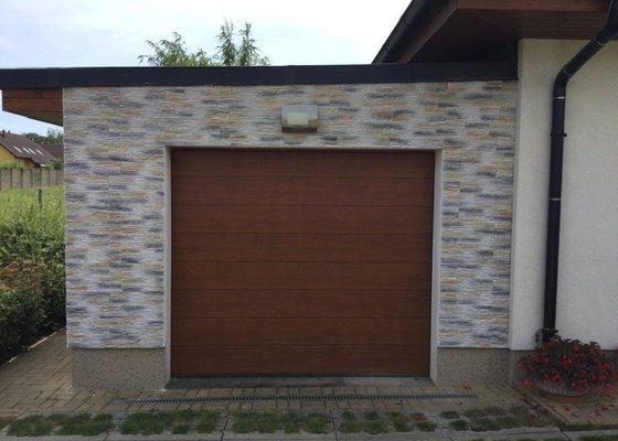 Kamenný obklad garáže a části domu (bungalov). Cca 30 m².