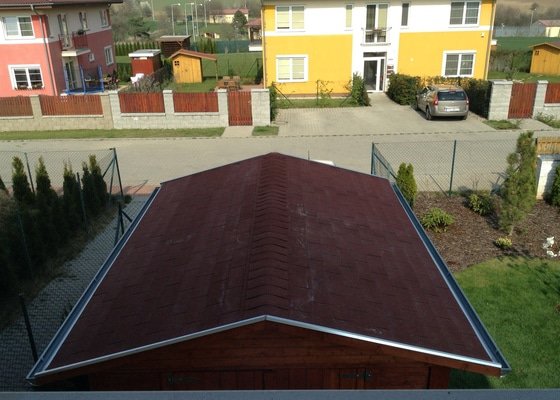 Šindelová střecha na zahradní domek