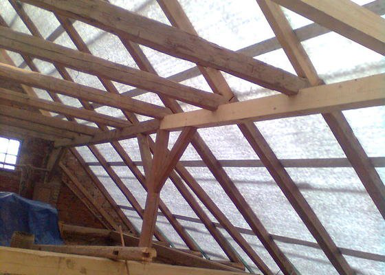 Rekonstrukce střechy - vazby, stavba komínů