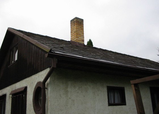 Oprava střechy (výměna eternit za plech)