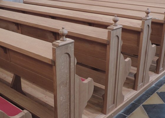 Výroba a montáž kostelních lavic