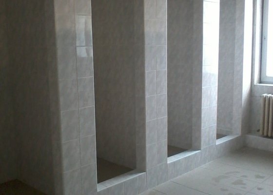 Rekonstrukce firemní koupelny a sprchových boxů