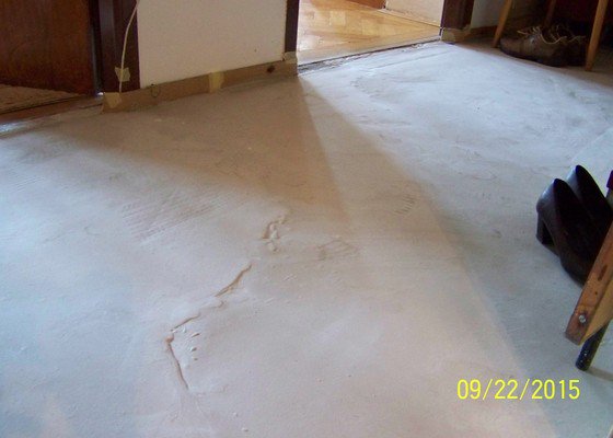 Srovnání betonové podlahy (podkladu pod PVC) 6 m2 v bytě