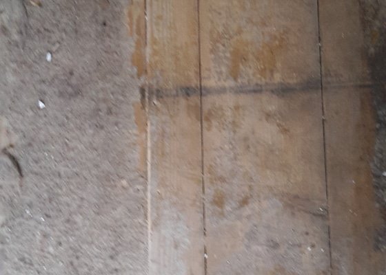 Cisteni/brouseni prkenne podlahy