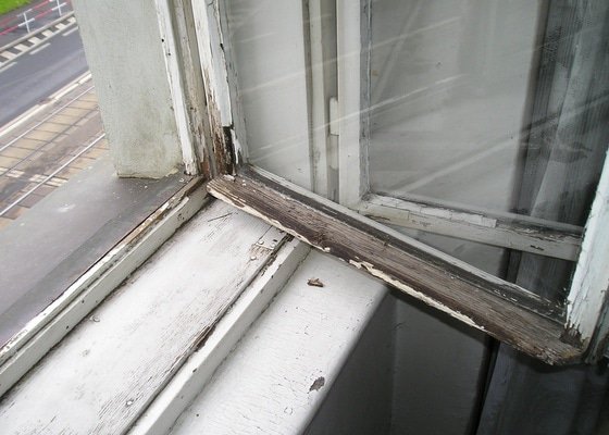 Lakýrník - natěrač dřev. špaletových oken