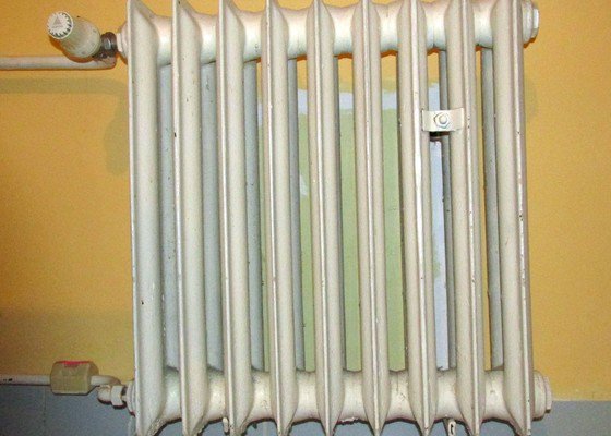 Výměna 4 litinových radiátorů za plechové