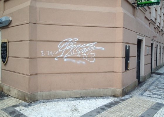 Natření fasády po graffiti